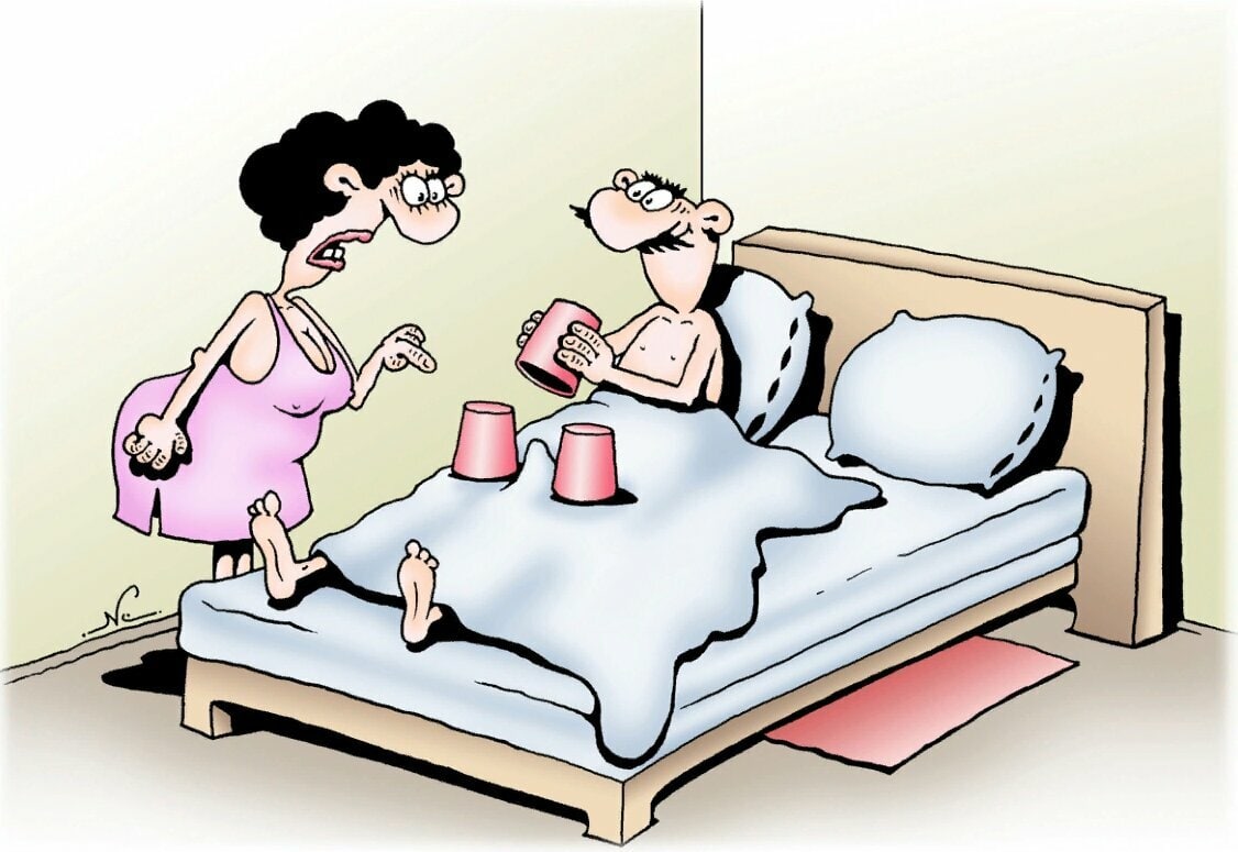 Толстая женатая пара в своей кровати