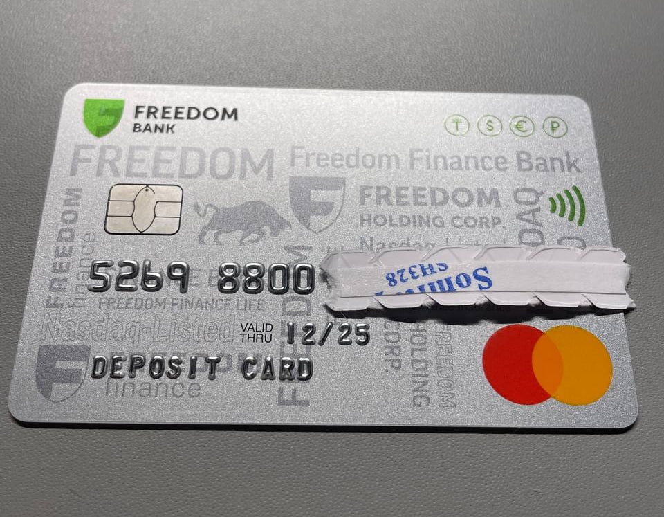 Почему карта неименная. Freedom Bank карта.