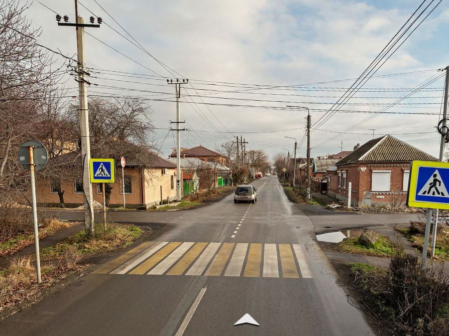 В батайске сбили мальчика. Дорога улица фермерская в Батайске. Городское фэнтези пешеходный переход. Улица мира 8. В Батайске иномарка сбила 12-летнего мальчика.