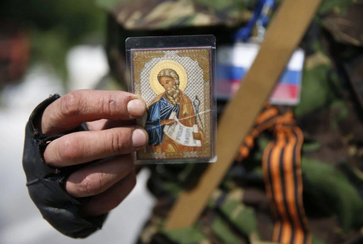 Картина солдат священник с иконой на Донбассе