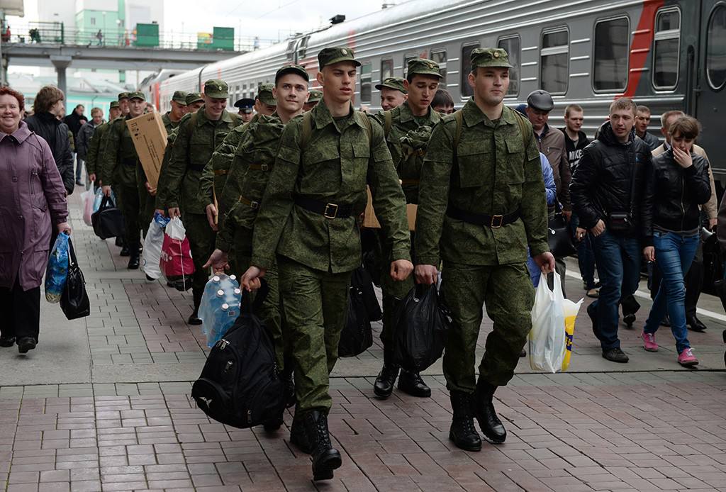 Забирают на службу. Осенний призыв. Осенний призыв 2020. Осенний призыв на военную службу. Осенний призыв в армию 2020.