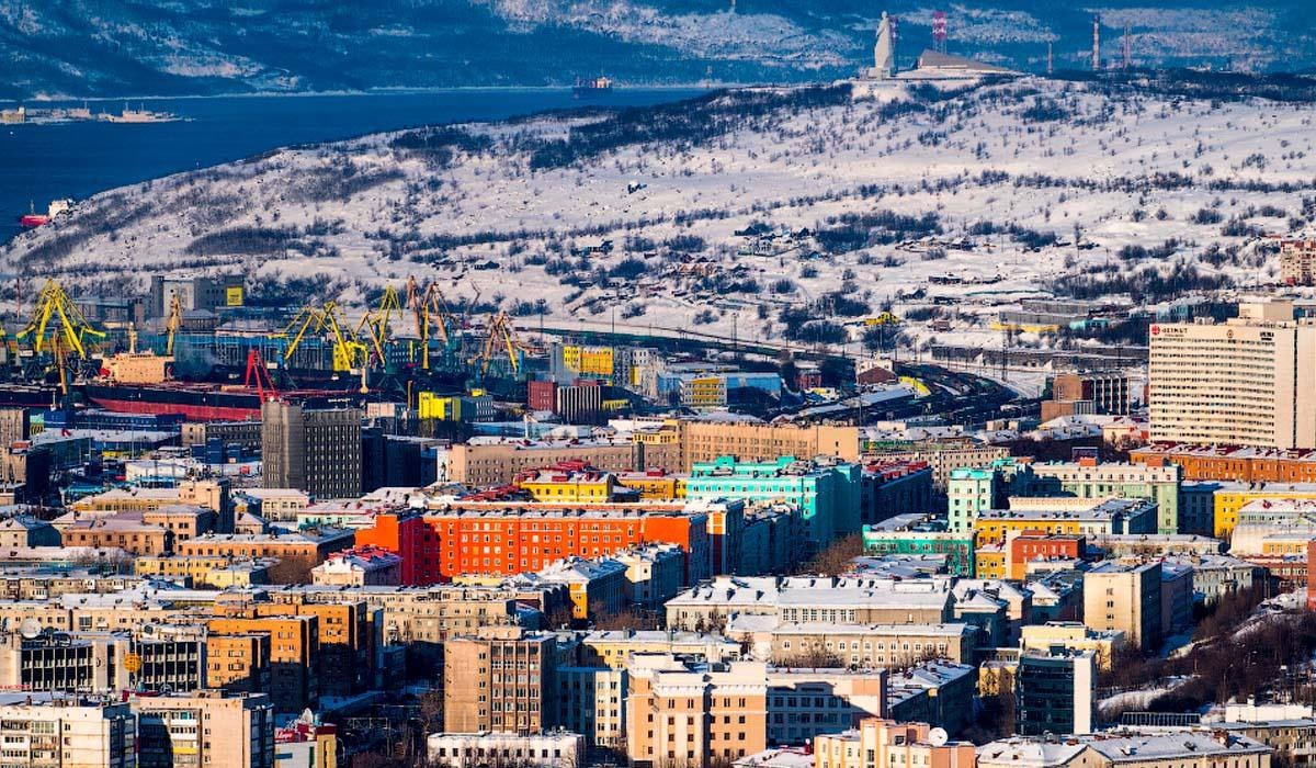 Назовите самый крупный город за полярным. Мурманск столица Заполярья. Мурманск столица Арктики. Мурманск столица Заполярья зима. Мурманск центр города.