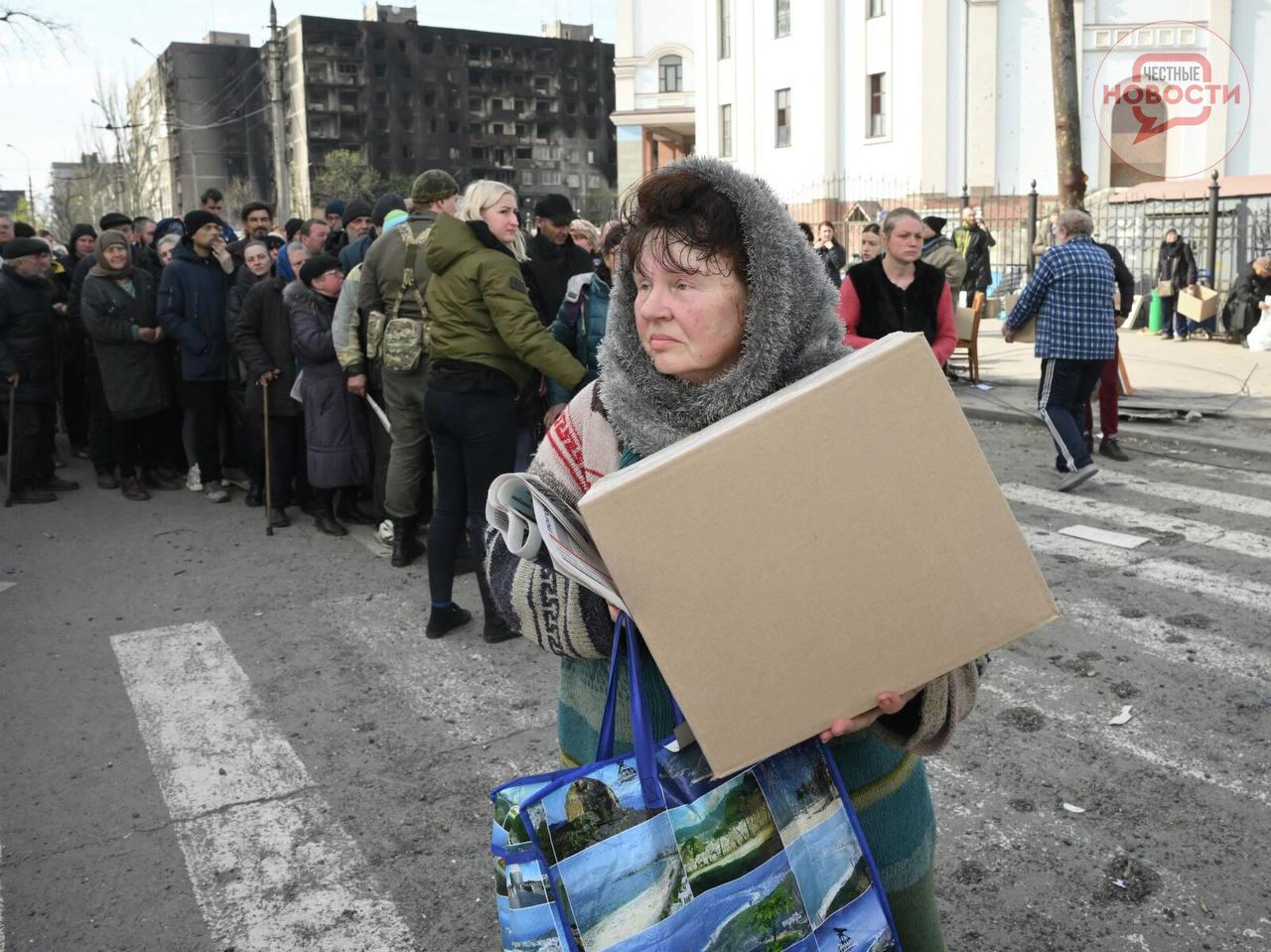 Более собраны. Гуманитарка в Мариуполе. Мариуполь население 2021. Жители Мариуполя. Мирные собрания.