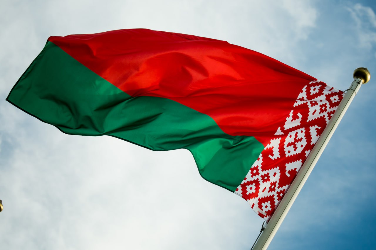 Белорусский и польский флаг