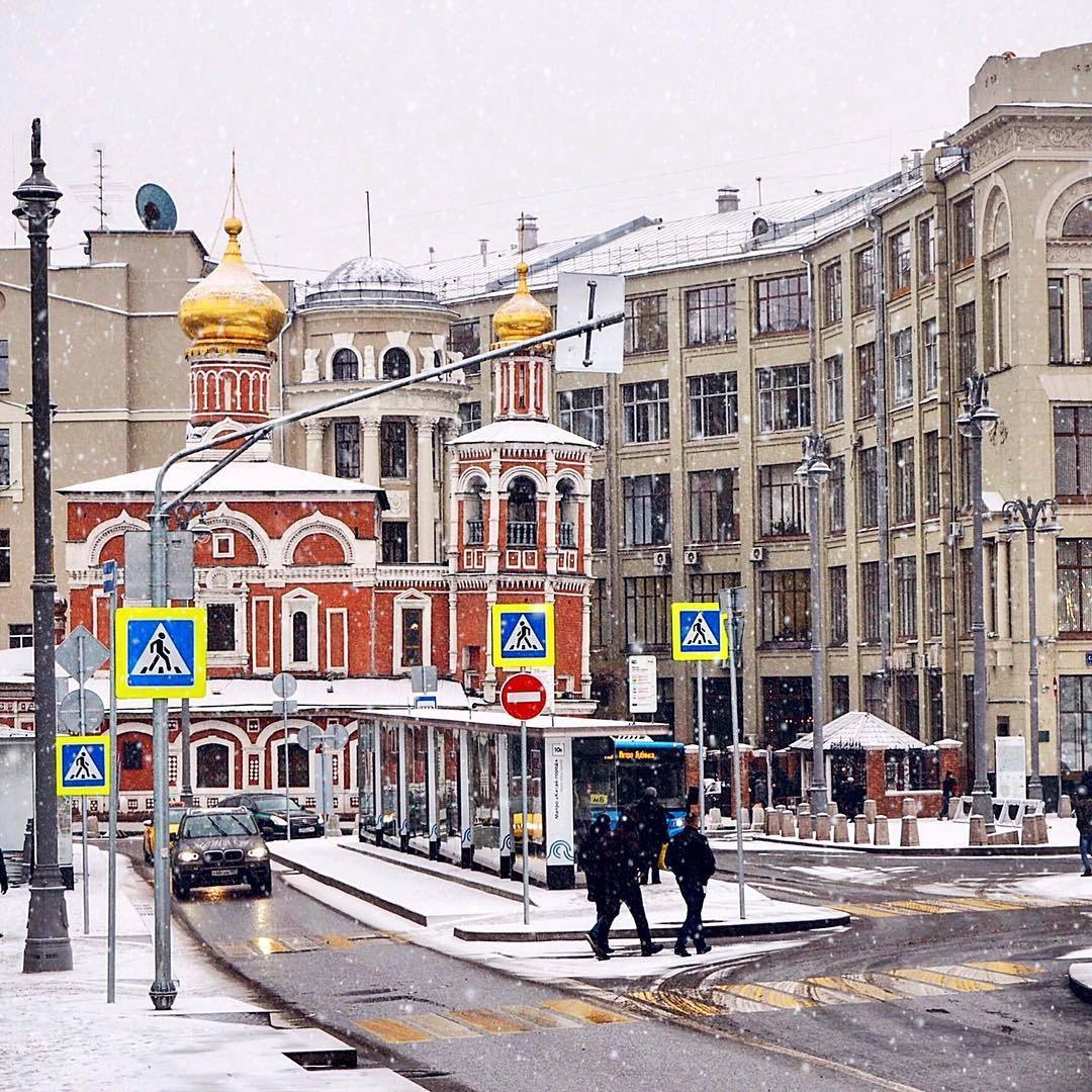 Moscow slavyanskaya. Либерти, Москва, Славянская площадь. Китай город Славянская площадь. Славянская площадь ппрлезд. Славянская площадь трокост.