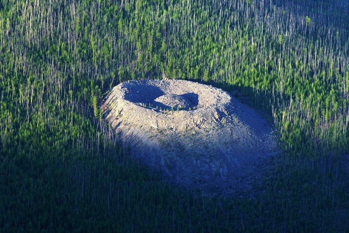 Патомский кратер гнездо огненного орла